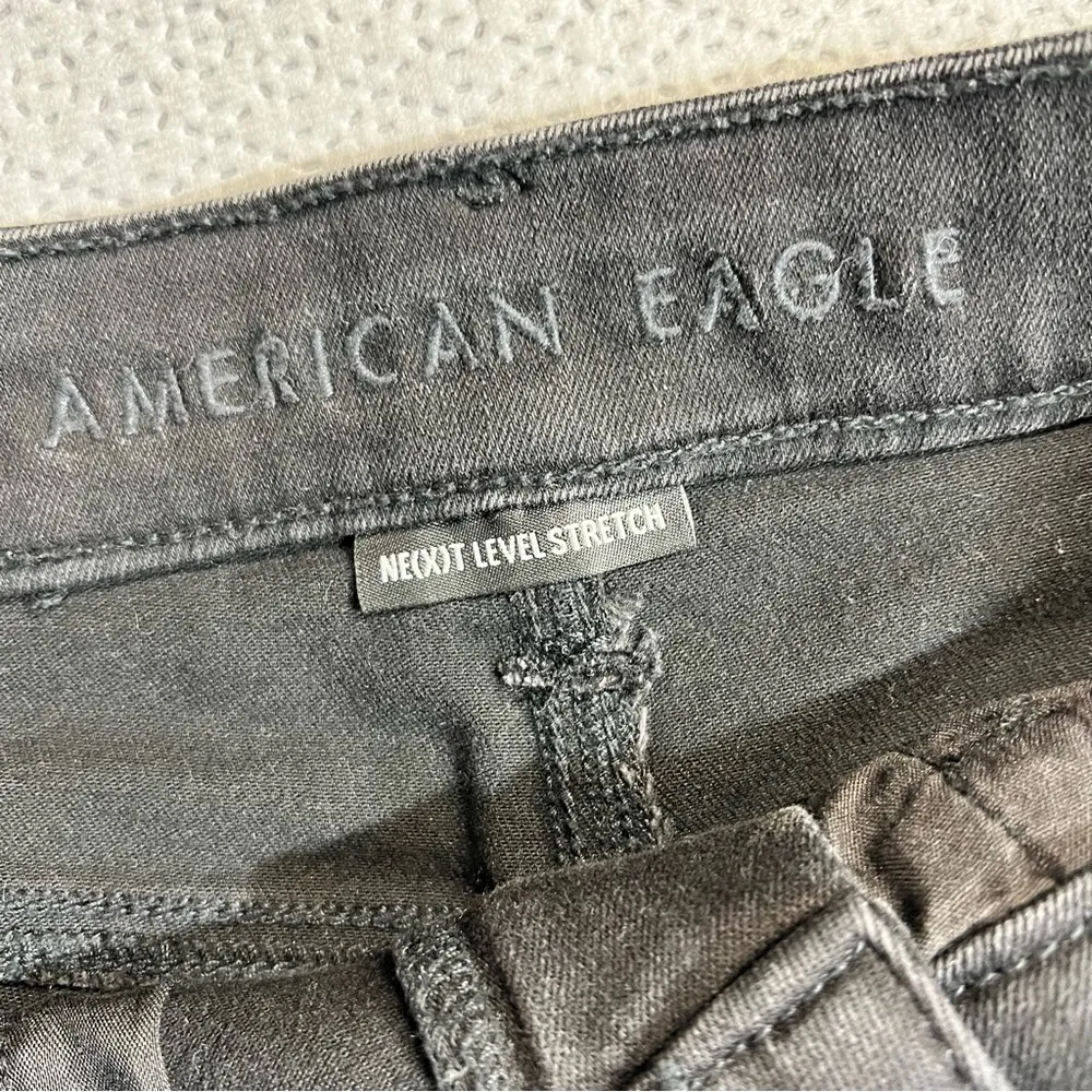 ⭐️ American Eagle Outfitters AEO Black Distressed Hi Rise Shortie Size 4 EUC - Image 3