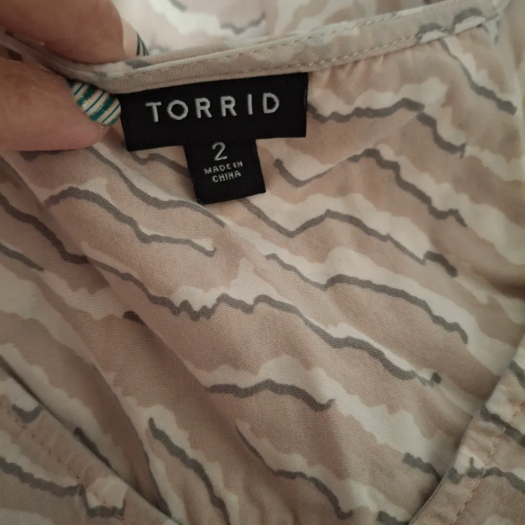 Torrid Sz 2 Elegant Beige Women's Top - Image 11