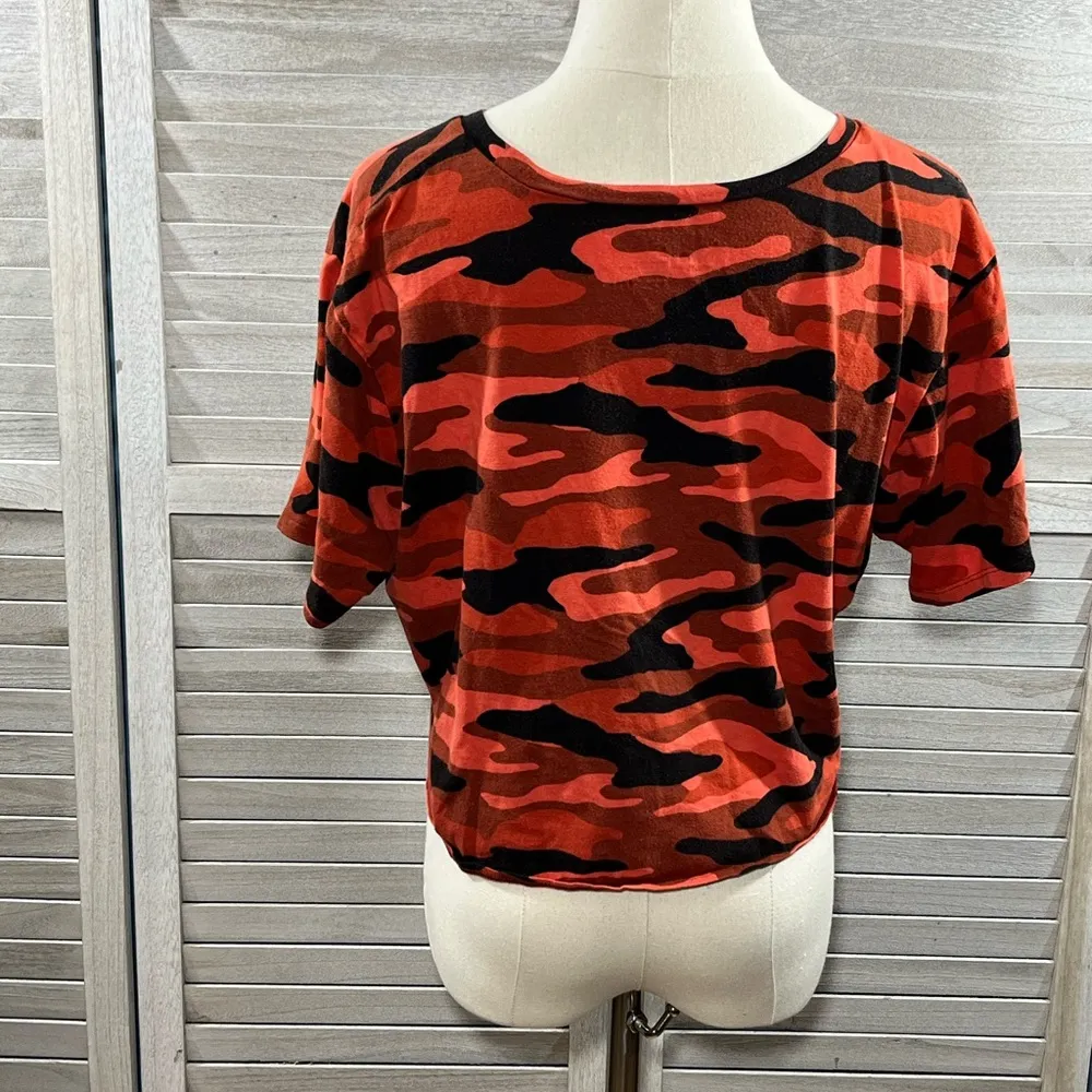 FLIRTITUDE (Active) 100% Cotton Tie Bottom Cropped Tee Red & Black Camo-Large - Image 2