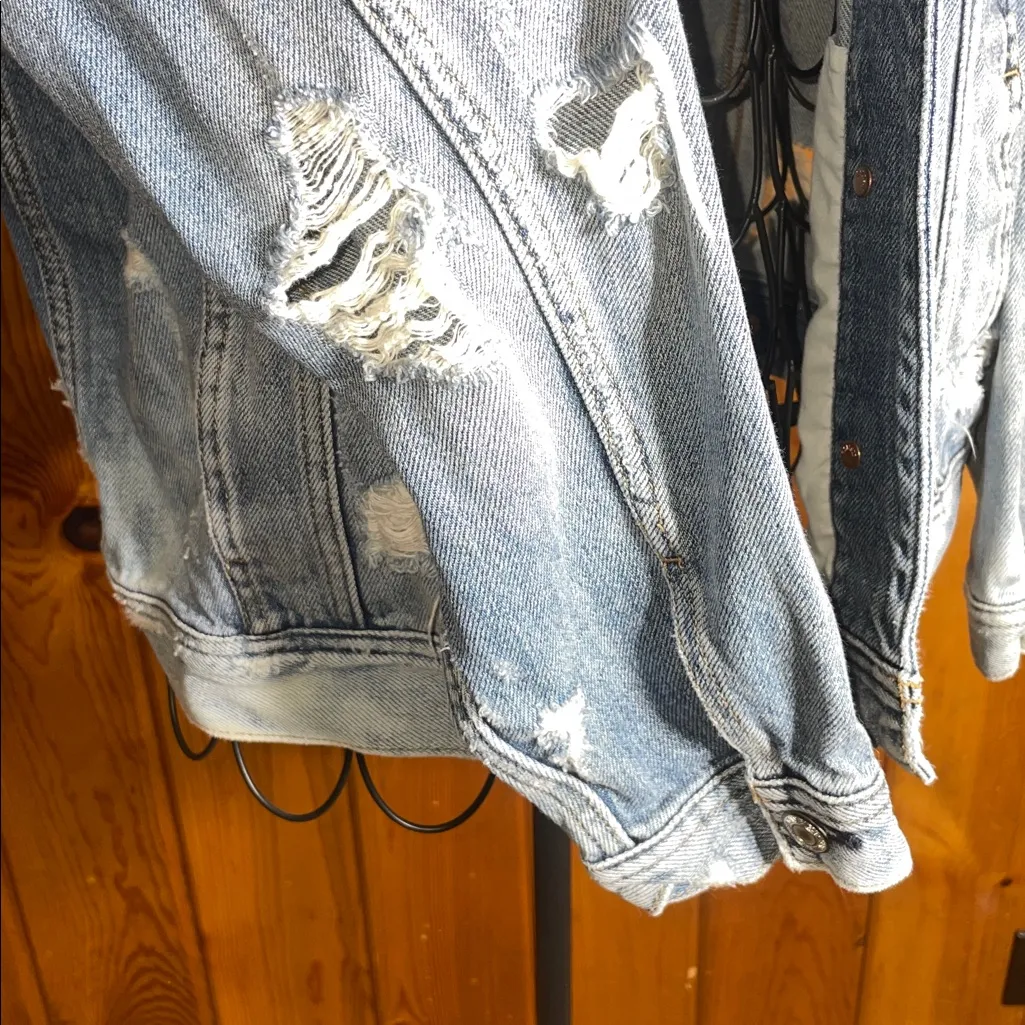 American Eagle Outfitters Light Blue Denim Jacket small oversized distressed - Image 5