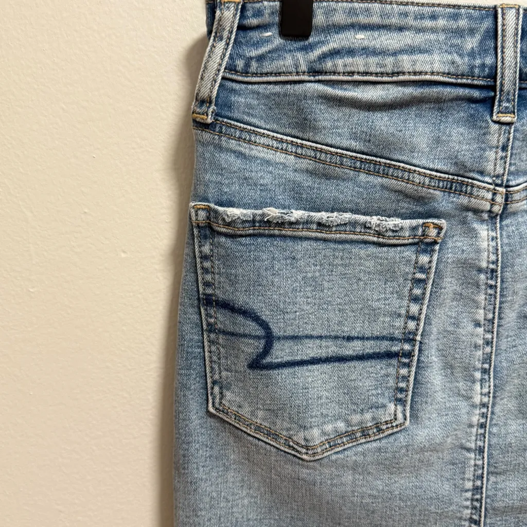 American Eagle high rise light wash distressed stretch denim mini skirt 2 NWT - Image 9