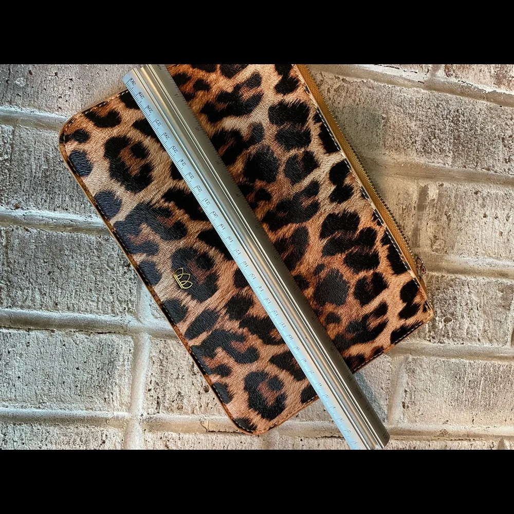 Leopard print wristlet, vegan leather, super cute New without tags - Image 9