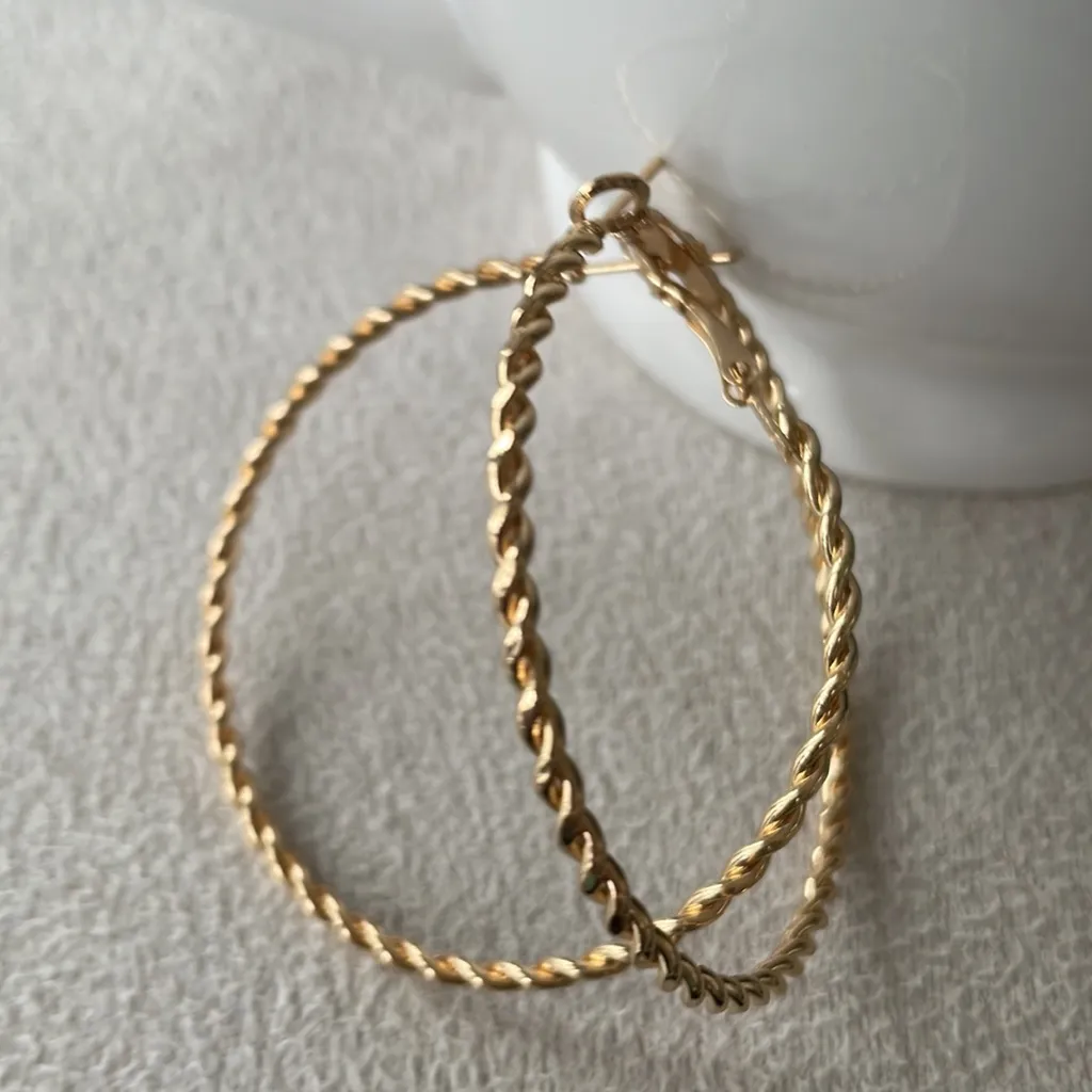 Twisted gold hoops - Image 5