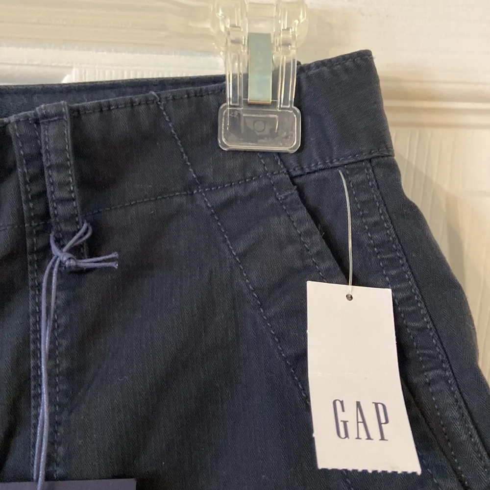 GAP 5” High Rise Khaki Shorts size 0 waist 28” brand new color navy blue - Image 2