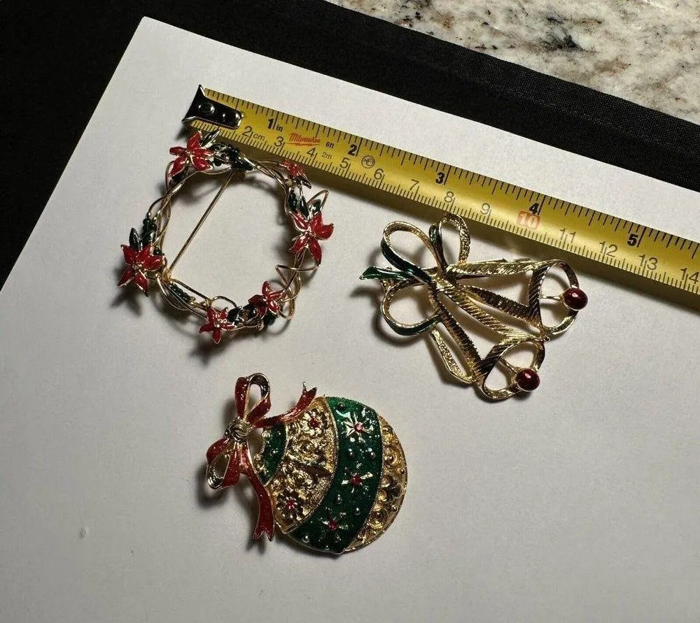 Holiday Brooch Pins Gold Tone Lot Of 3 Christmas Ornament Wreath & Bells - Image 6