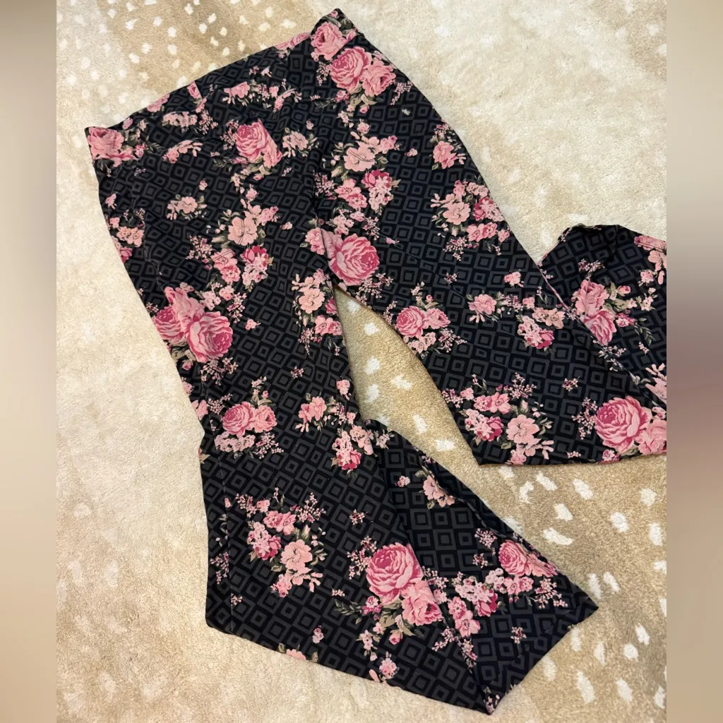 Torrid black grey geometric rose floral print flare pants women’s size 3 (22/24) - Image 3