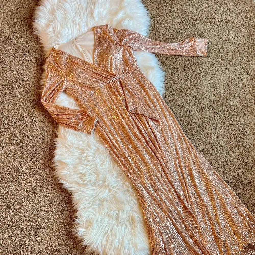 Stunning Mermaid Rose Gold Sequined Dress with Sleeves and Slit Size XXL - Image 6