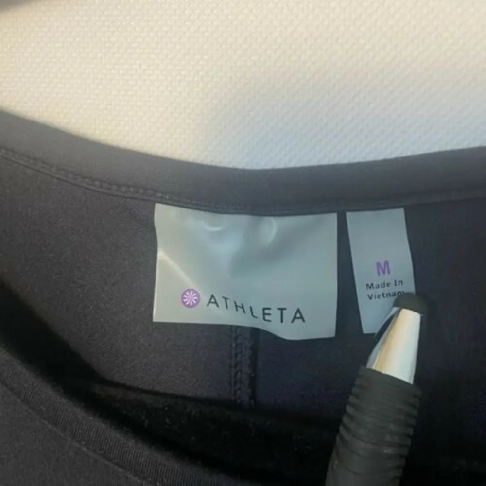 Athleta Long Sleeve Fitted Compression Top Pullover Zip Pocket Striped Sz Medium - Image 3