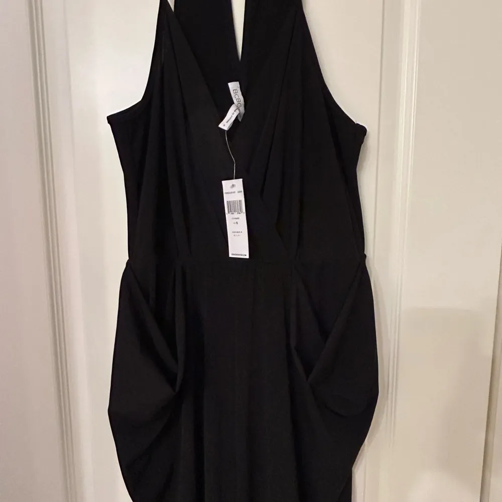 BCBGeneration Black Jumpsuit with V-Neck and Defined Waist - Image 3