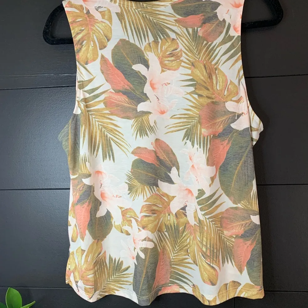 Tank top. Activewear. Loose fitting. Summer. Dressy. Casual. NWOT. Size L - Image 4