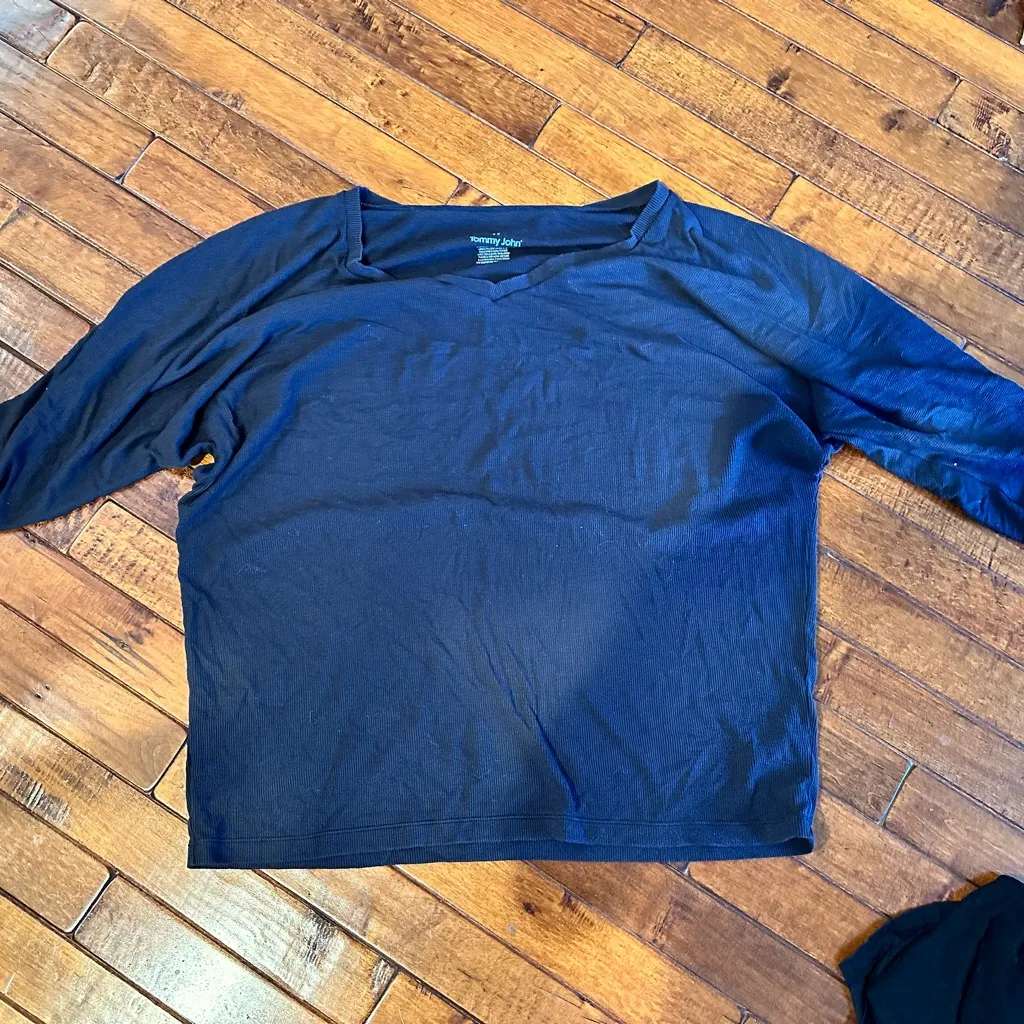 Women’s Tommy John Black Pajama Set with shirt, shorts and pants size large - Image 4