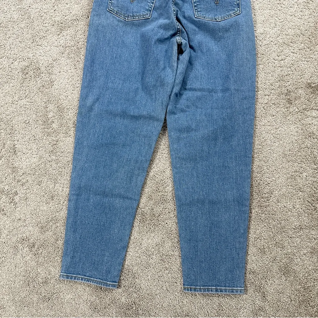 Levi’s Women’s High Waisted Ankle Taper Leg Jeans in Mid Stone Wash 28 - Image 9