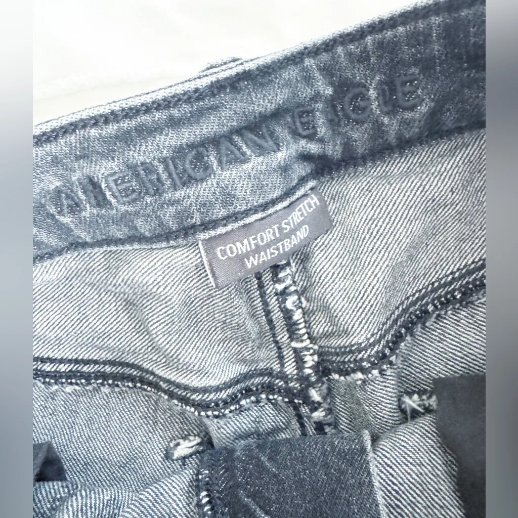 American Eagle High Rise Dad Shorts Mom Shorts Size 8 Black Distressed 4" inseam - Image 3