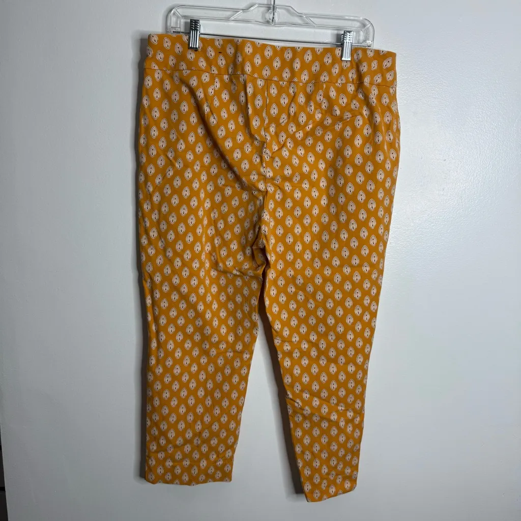 Chico’s So Slimming Patterned Crop Pant‎ Yellow Pull On Size 14 Chico’s 2.5 Crop - Image 2