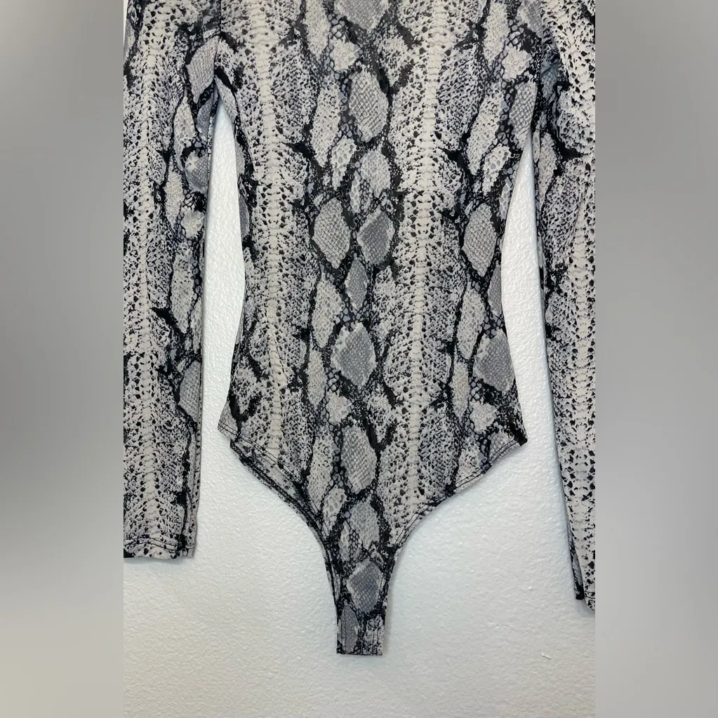 Haute‎ Monde Monochrome Snakeskin Sheer Bodysuit Size S - Image 11