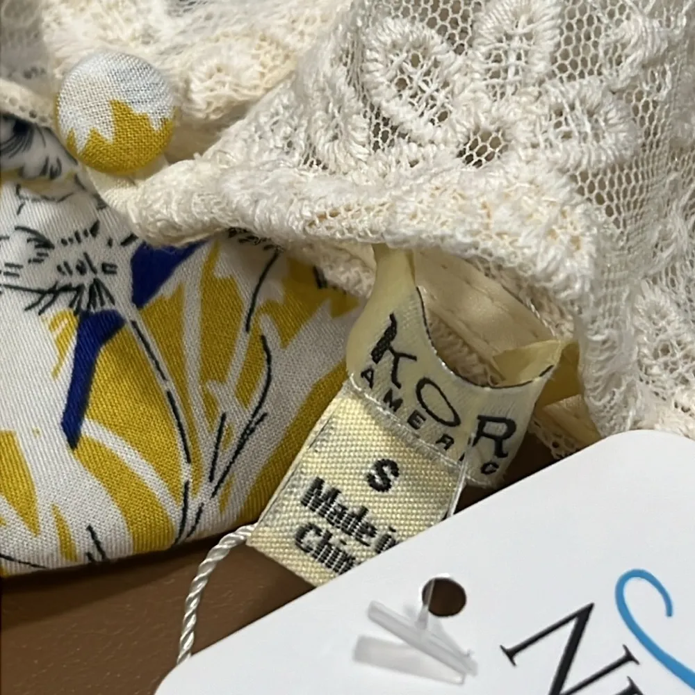 KORI AMERICA size small mustard blue floral cold shoulder top lace detail button - Image 7