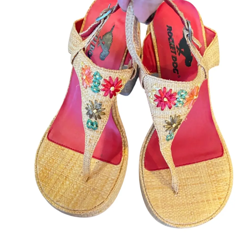 Rocket Dog brand wedges sandals with raffia uppers and floral embellishments. Tan Size 9 - Image 6
