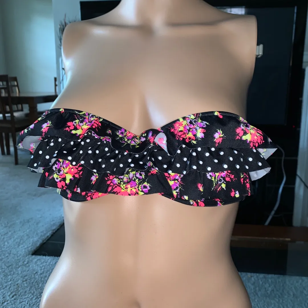 Victoria Secret Ruffle Strapless Bikini Top - Image 3