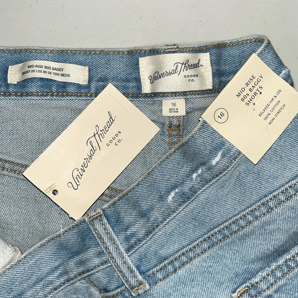 Universal Thread NWT 16 Blue Denim Distressed Mid-Rise 90s Baggy Jean Shorts - Image 3