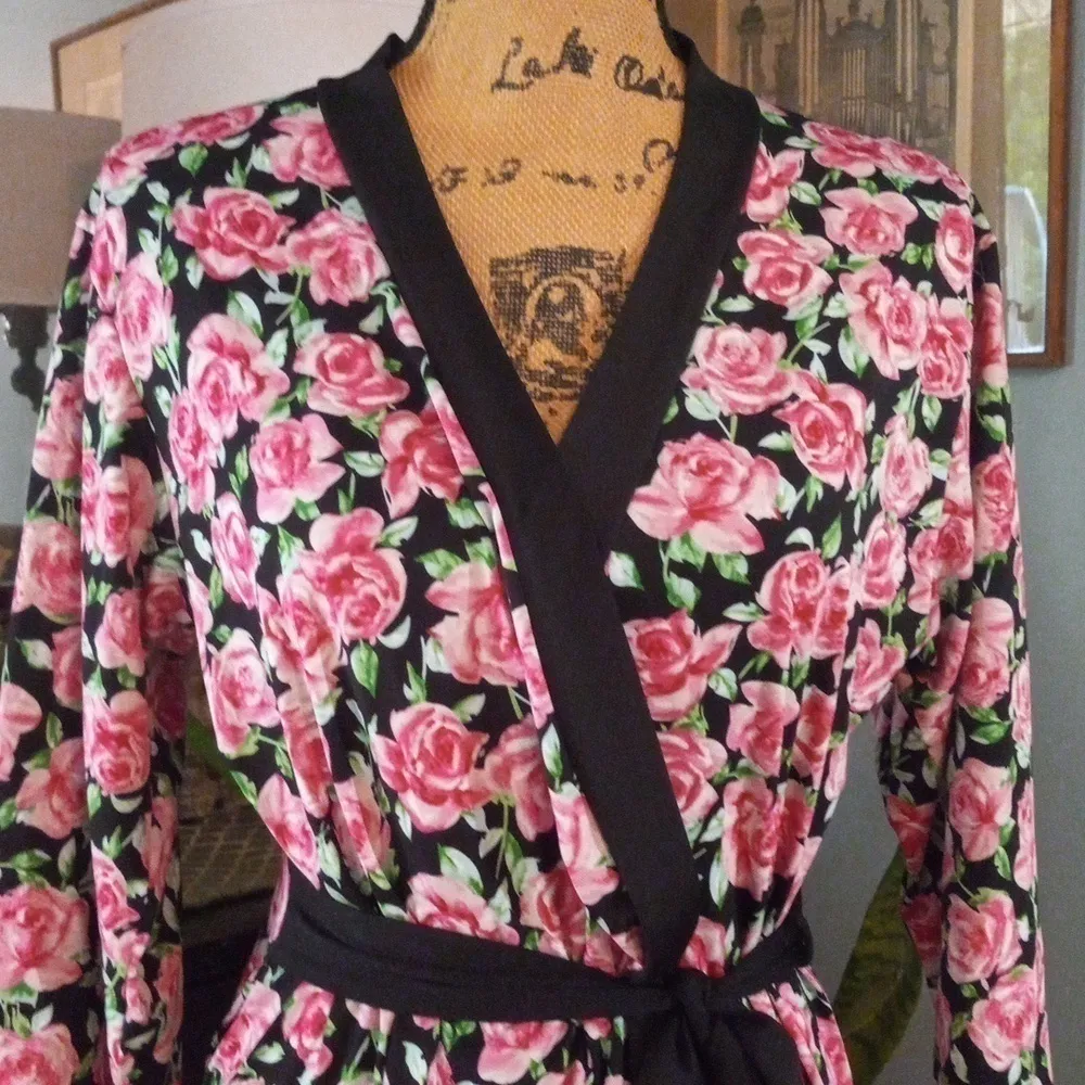 Laura Ashley Pink and Black Rose Printed Vintage Wrap Style Robe - Image 2
