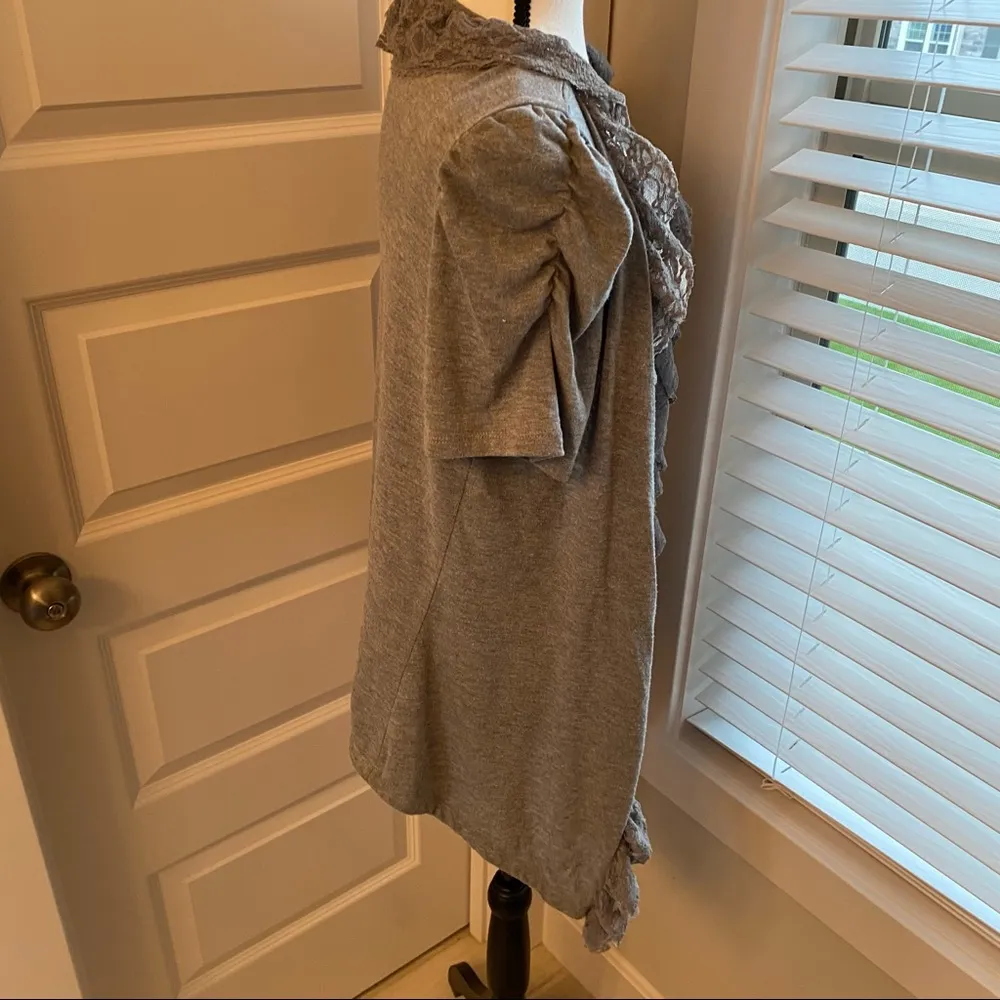 Miss Guided|| Grey lightweight short sleeve cardigan with lace trim - Image 3