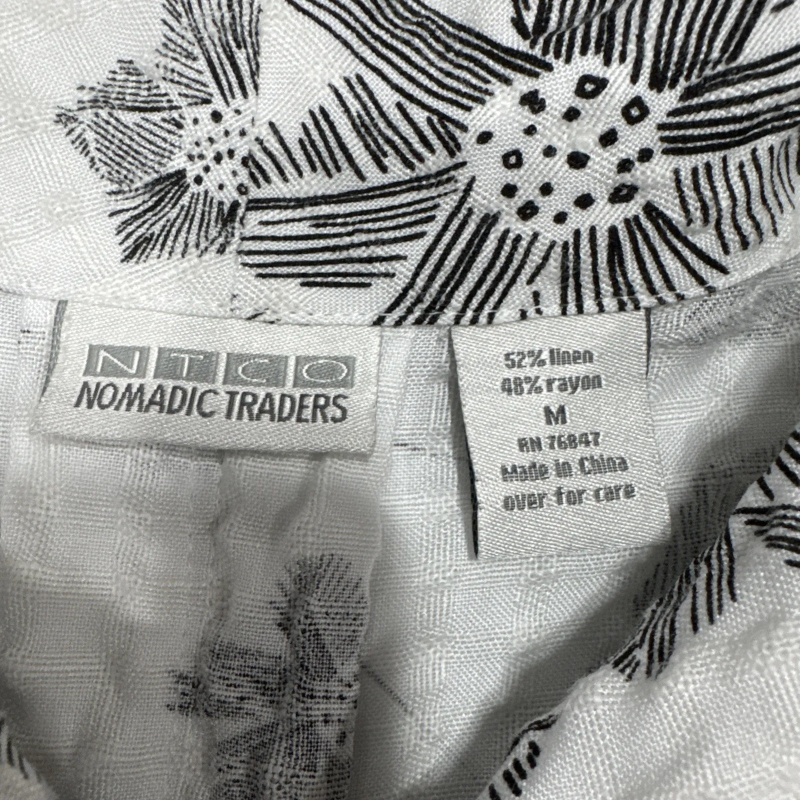 Nomadic Traders Linen Blend Button Front Blouse Top Women’s M Floral Textured White Size M - Image 4