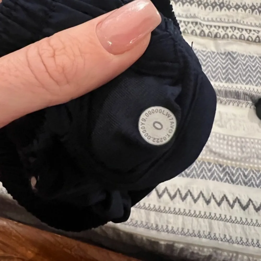 Lululemon Hotty Hot II Shorts *Long 4”,‎ Size 0 - Image 2