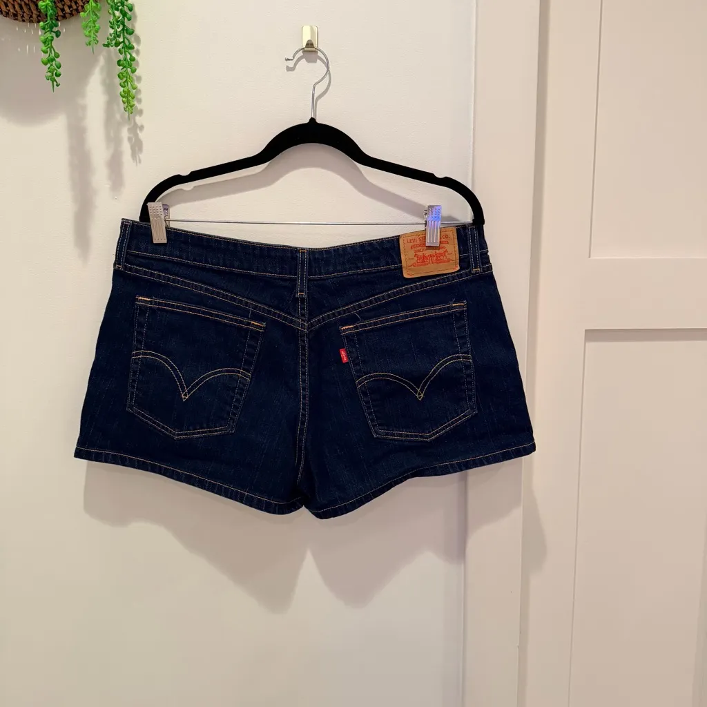 Levi's Superlow Stretch Women's Dark Wash Denim Shorts Size 15 JR 2" Inseam - Image 5