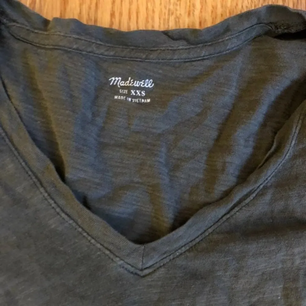 Madewell v-neck short sleeve t-shirt xxs - Image 3