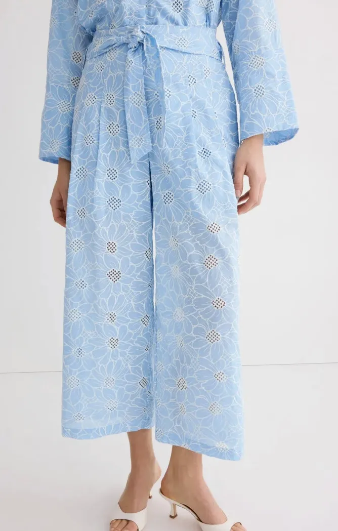 CeCe Blue White Eyelet Pants Size 4 Ankle Wide Leg Belted Cotton Vacation $119 - Image 1