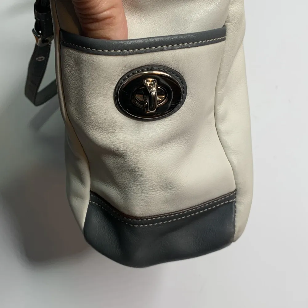 Coach White Leather Pleated East/West Gallery Tote Shoulder Bag Purse - Image 7