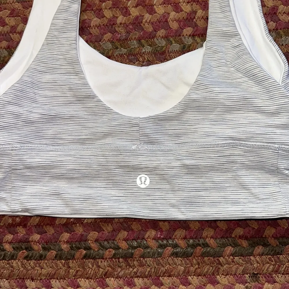 NWOT LULULEMON REVERSIBLE ALIGN BRA TOP GREY STRIPE / WHITE - Image 3