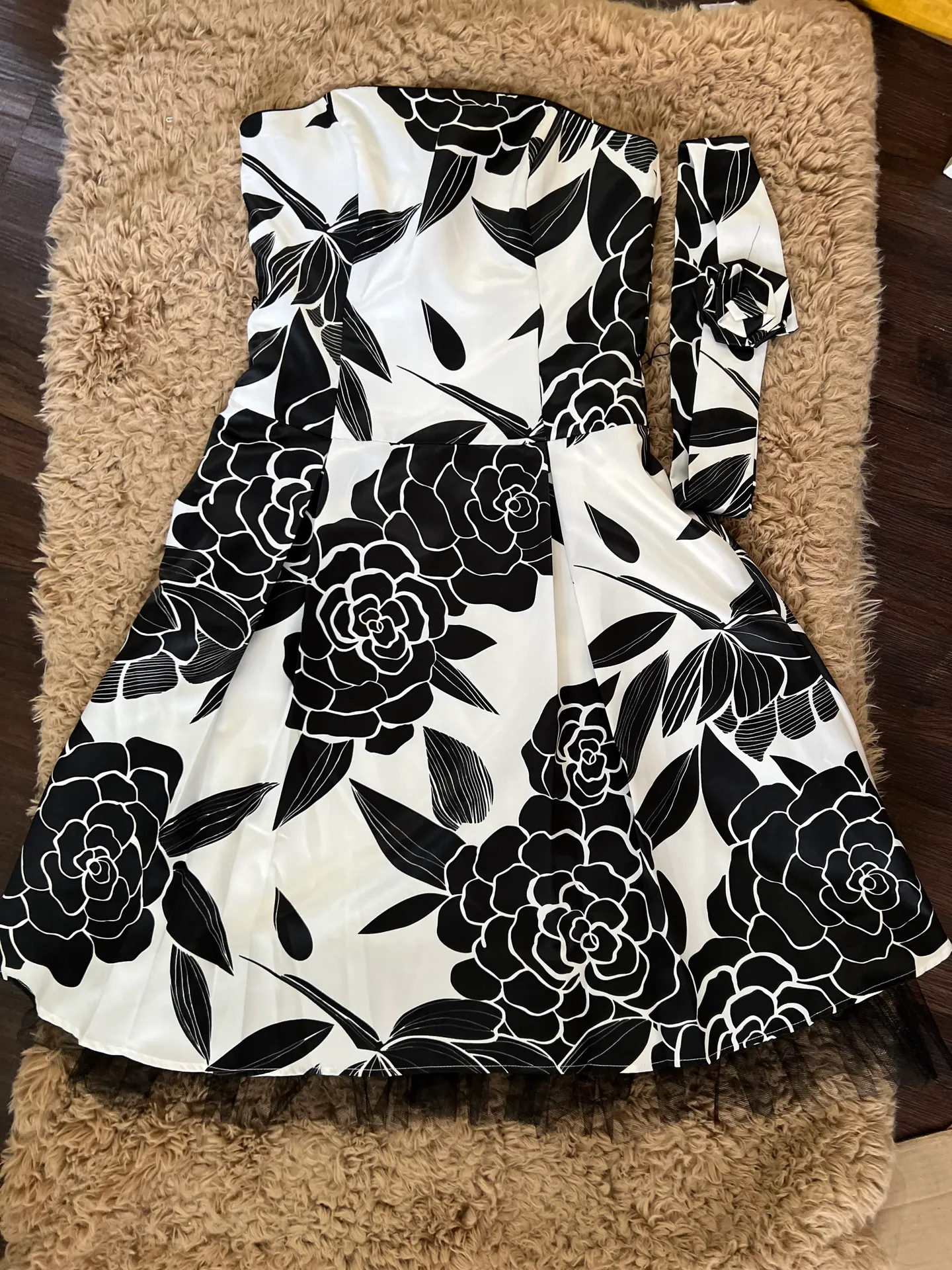 B.Darin black & white floral tube dress size 11/12 or women Medium - Image 9