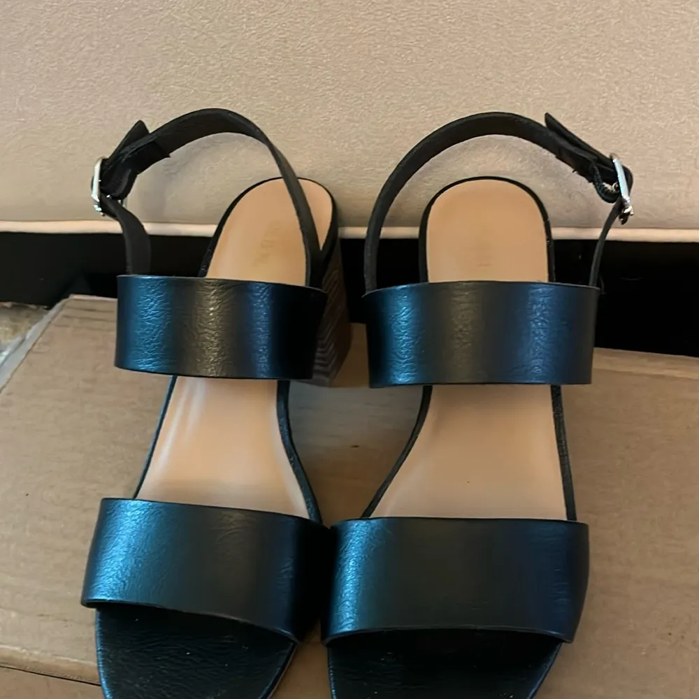 Black Strappy Block Heel Sandals Size 6 - Image 3
