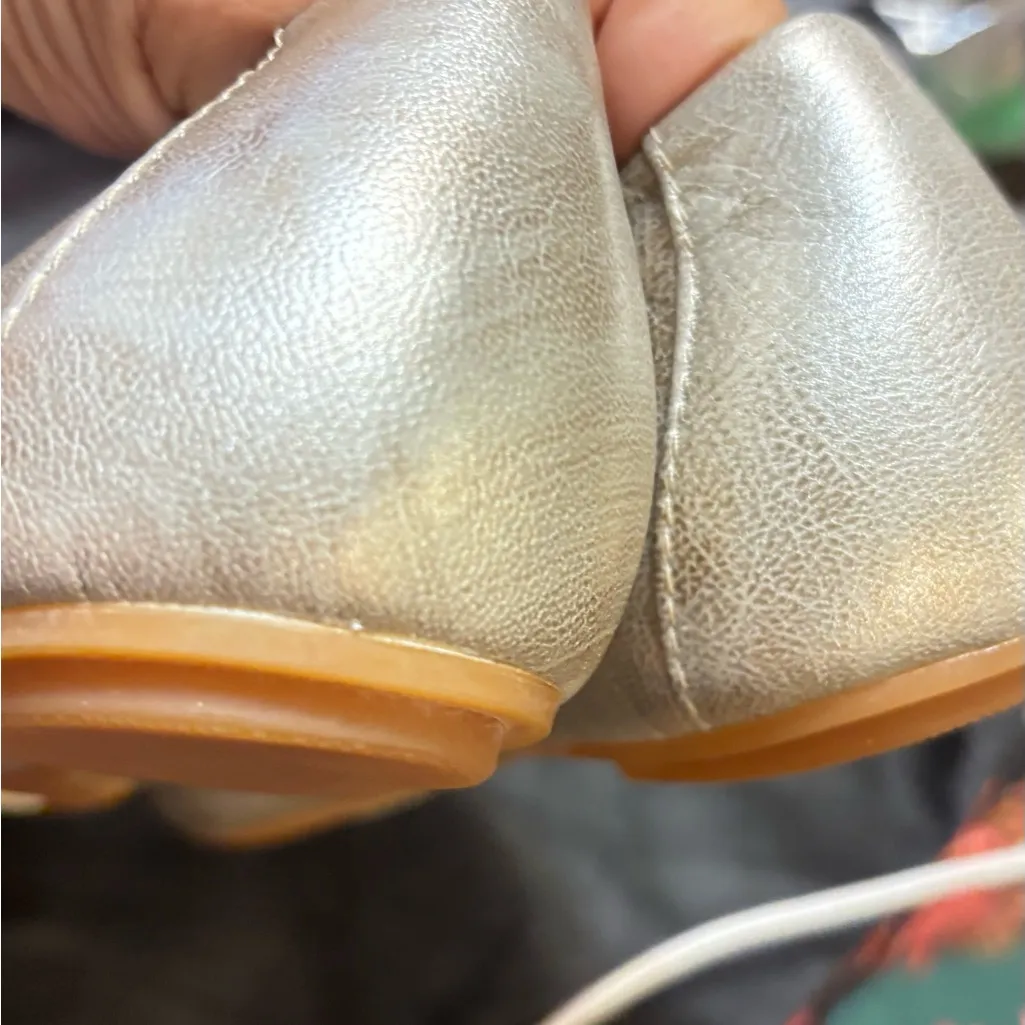 Born Emalia ballet flats with a flower applique Size 9 - Image 6