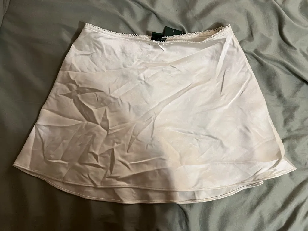 Wild Fable Satin white mini skirt XS - Image 2