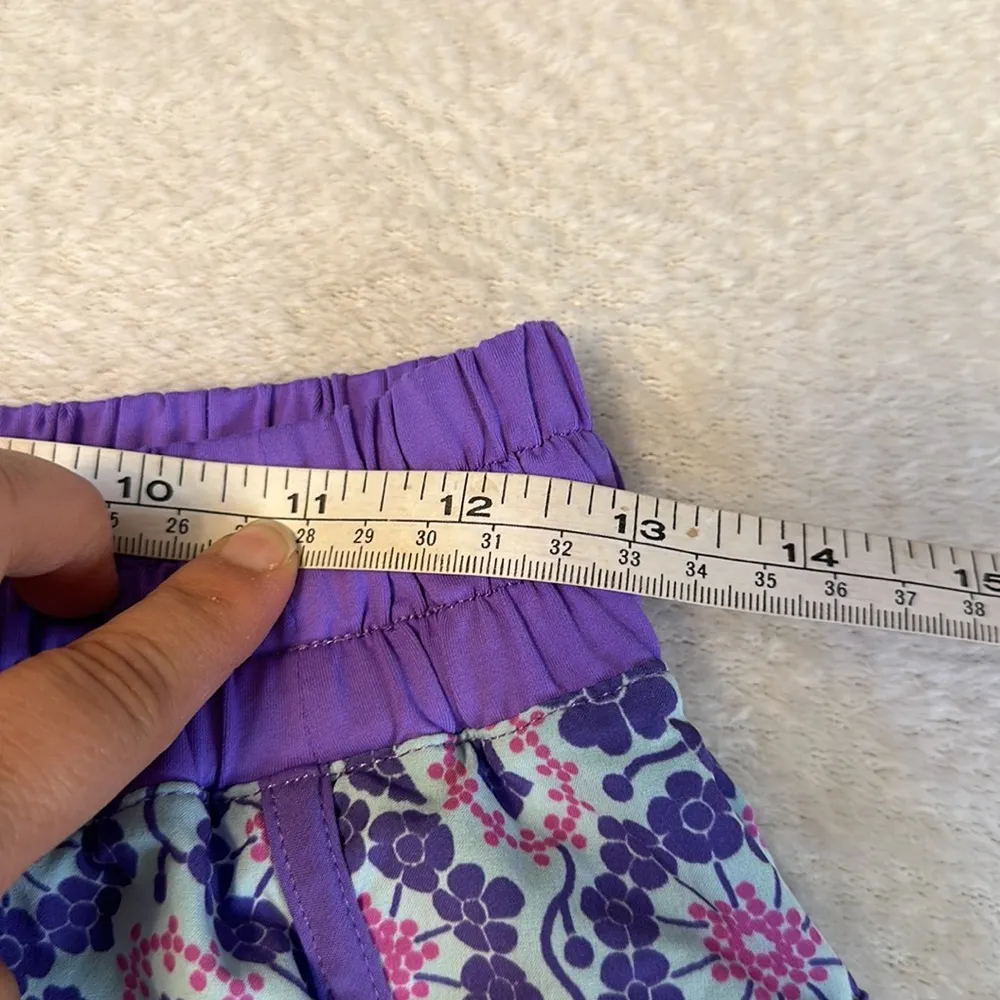 Lululemon Tracker Shorts Size 8 Purple Flower Pattern - Image 5