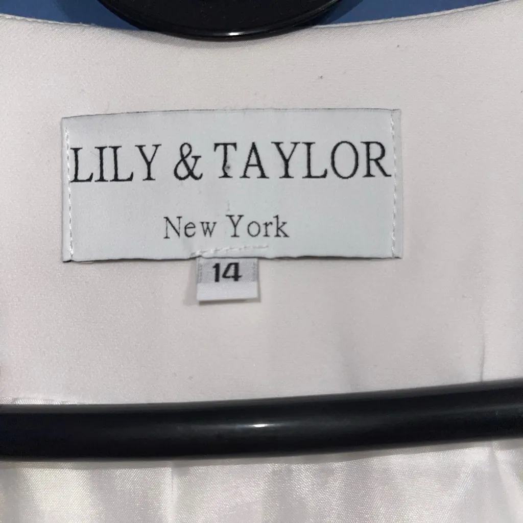 Lily & Taylor Women's White Vest Size 14 - Image 10