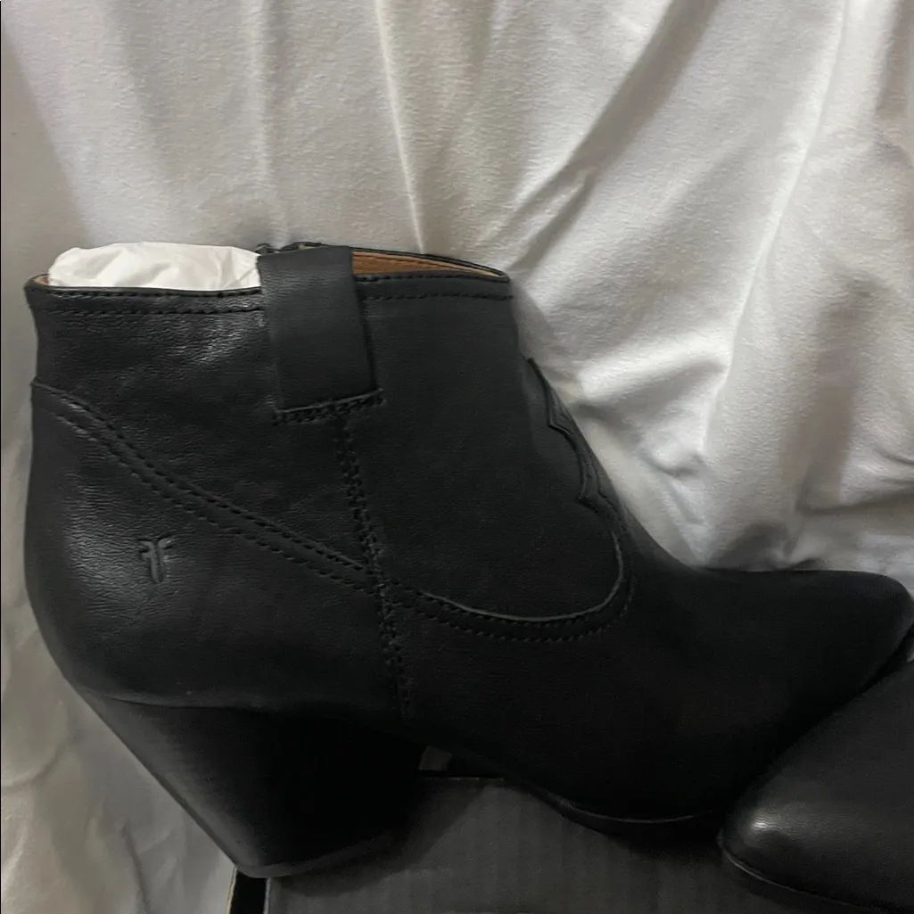 Frye women’s Reina Booties size 10 black NEW - Image 3