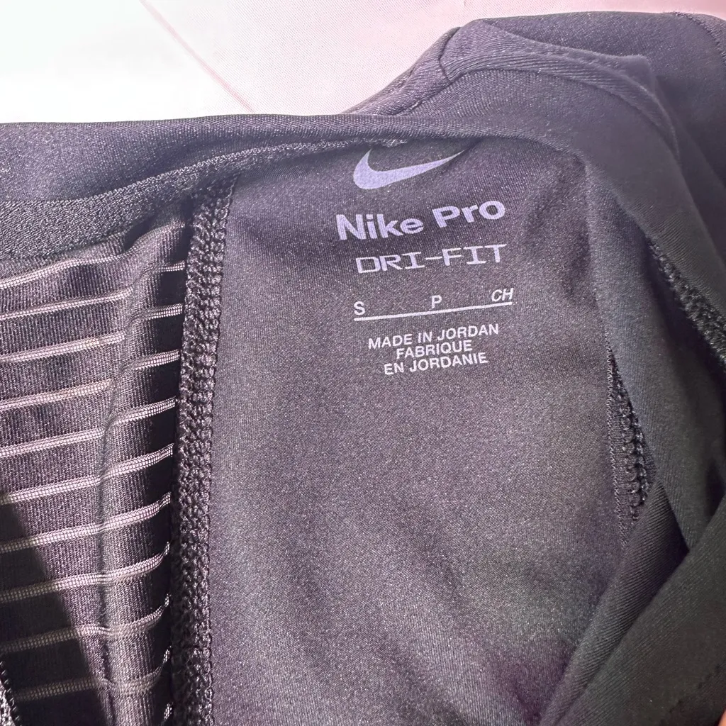 Nike Black Zip-Up Crop Top - Image 6