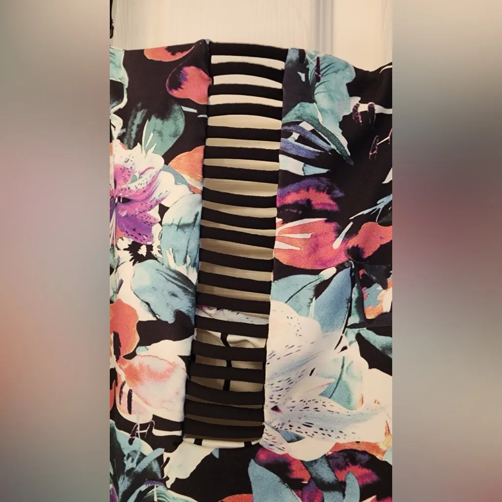 WET Swimwear Brie Reversable Open Back One
Piece Swimsuit Women’s Size Medium Black - Image 10