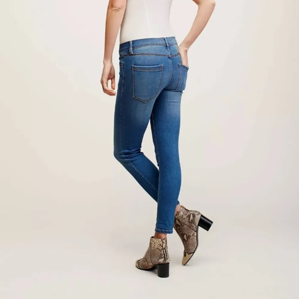Free People Women's 27x26"  Medium Blue Wash Mid-Rise Classic Skinny Jeans - Image 2