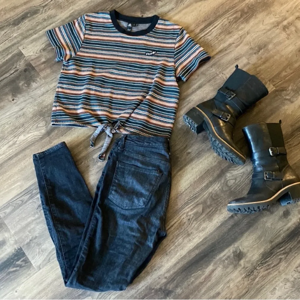 striped short sleeve center tie crew neck top - Image 7