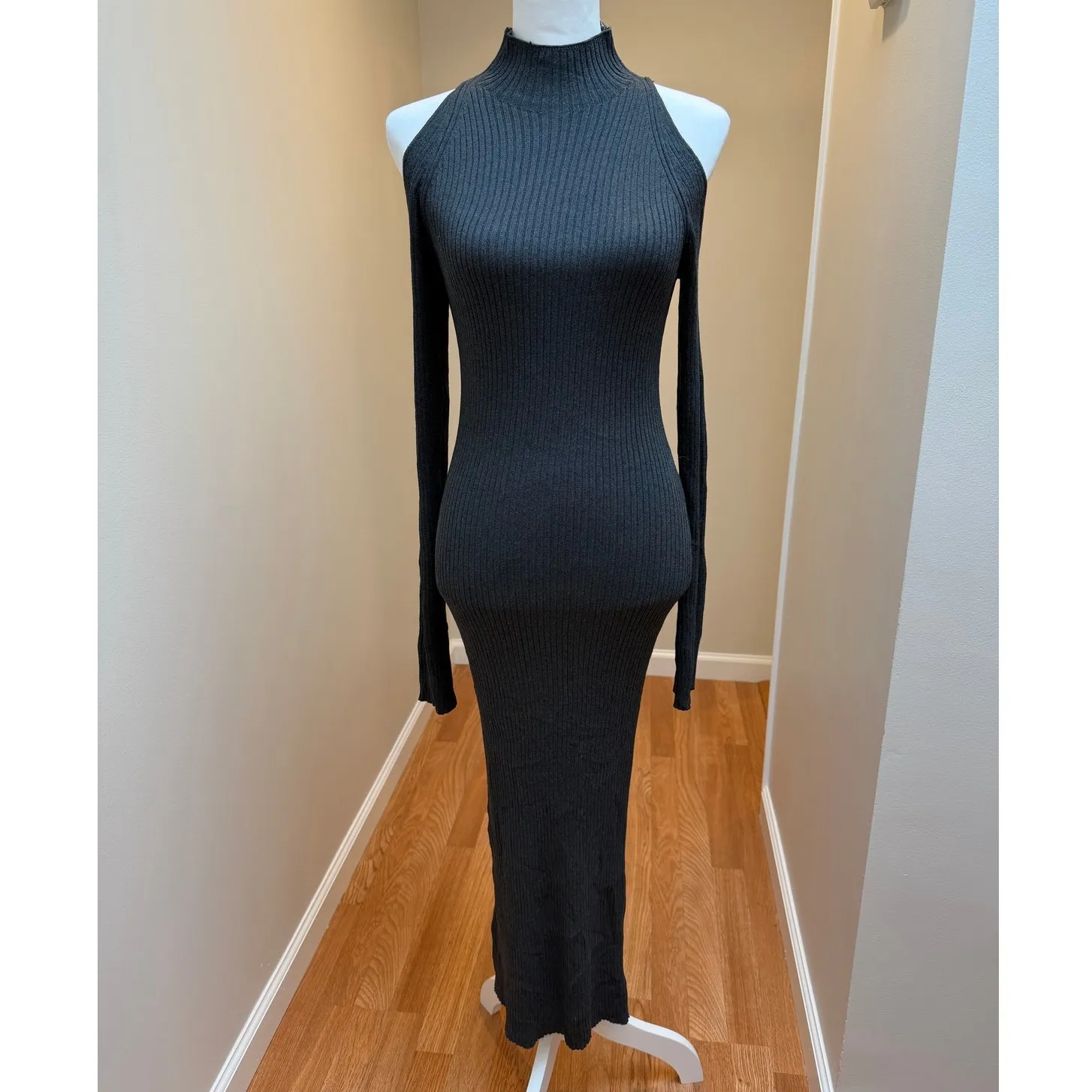 NEW ASTR Ribbed Midi Dress Womens Medium Charcoal Cold Shoulder Bodycon Stretch - Image 2