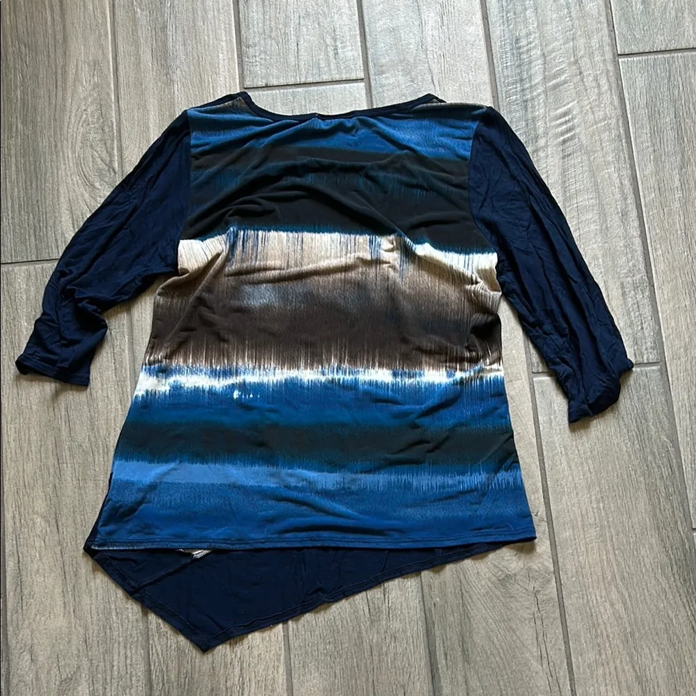 CB Casual Blue and Silver Asymmetrical 3/4 Sleeve Blouse Size undefined - Image 4