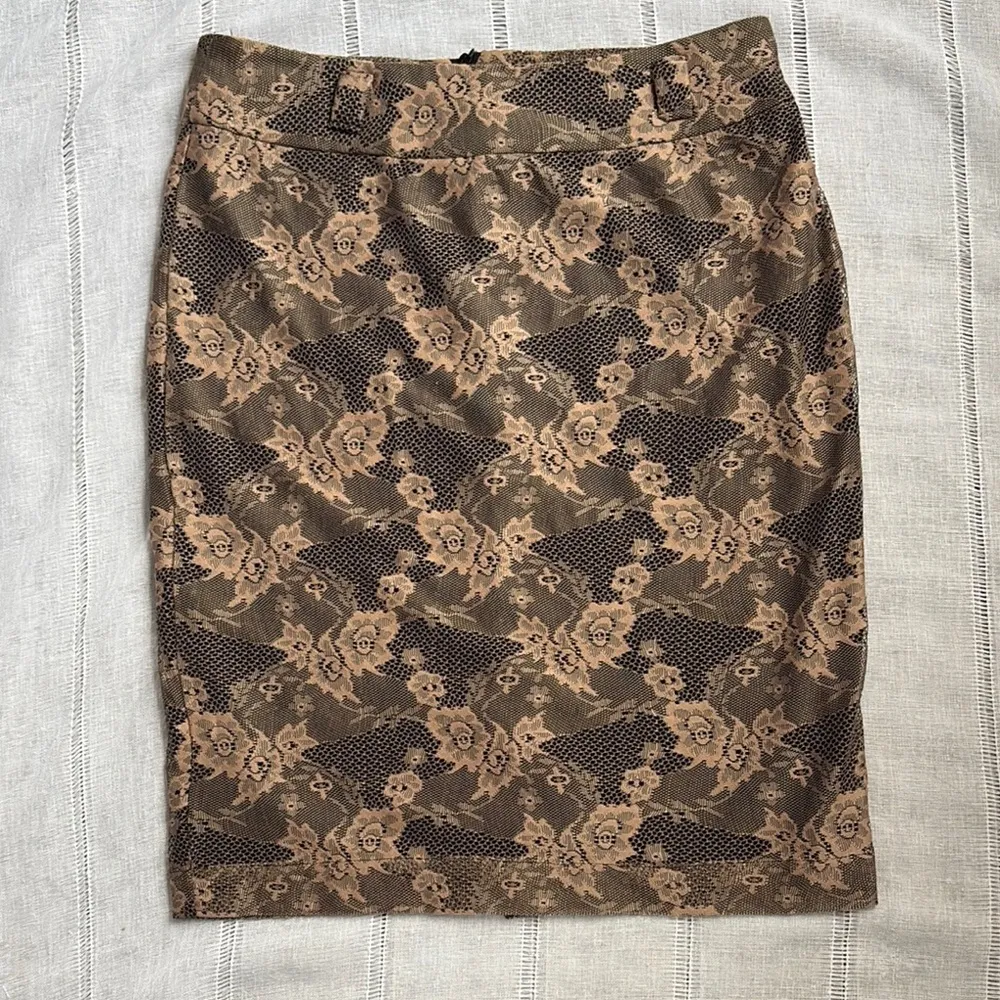 Lapis Lace Overlay Embellished Pencil Skirt Tan Size M - Image 2