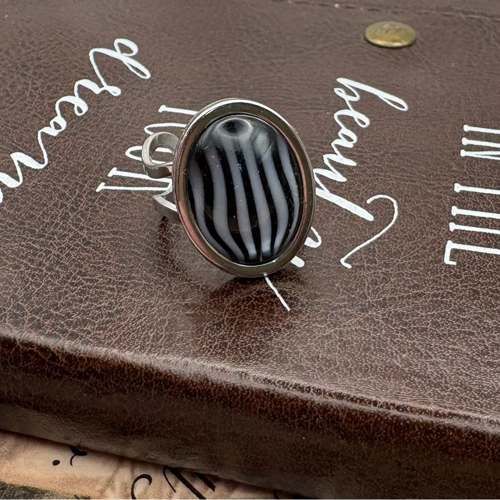 Vintage West Germany Striped Cabochon Ring – Adjustable Gothic Oval - Image 3