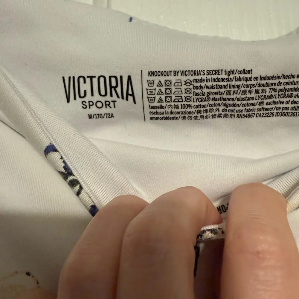 Victoria’s Secret Sport White Floral High Waisted Full Length Leggings Size M - Image 5