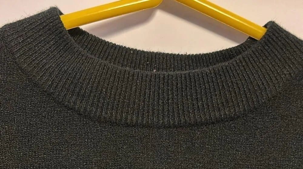 REQUIREMENTS BRAND…BLACK MOCK TURTLENECK SHORT SLEEVE SWEATER SIZE LARGE - Image 2