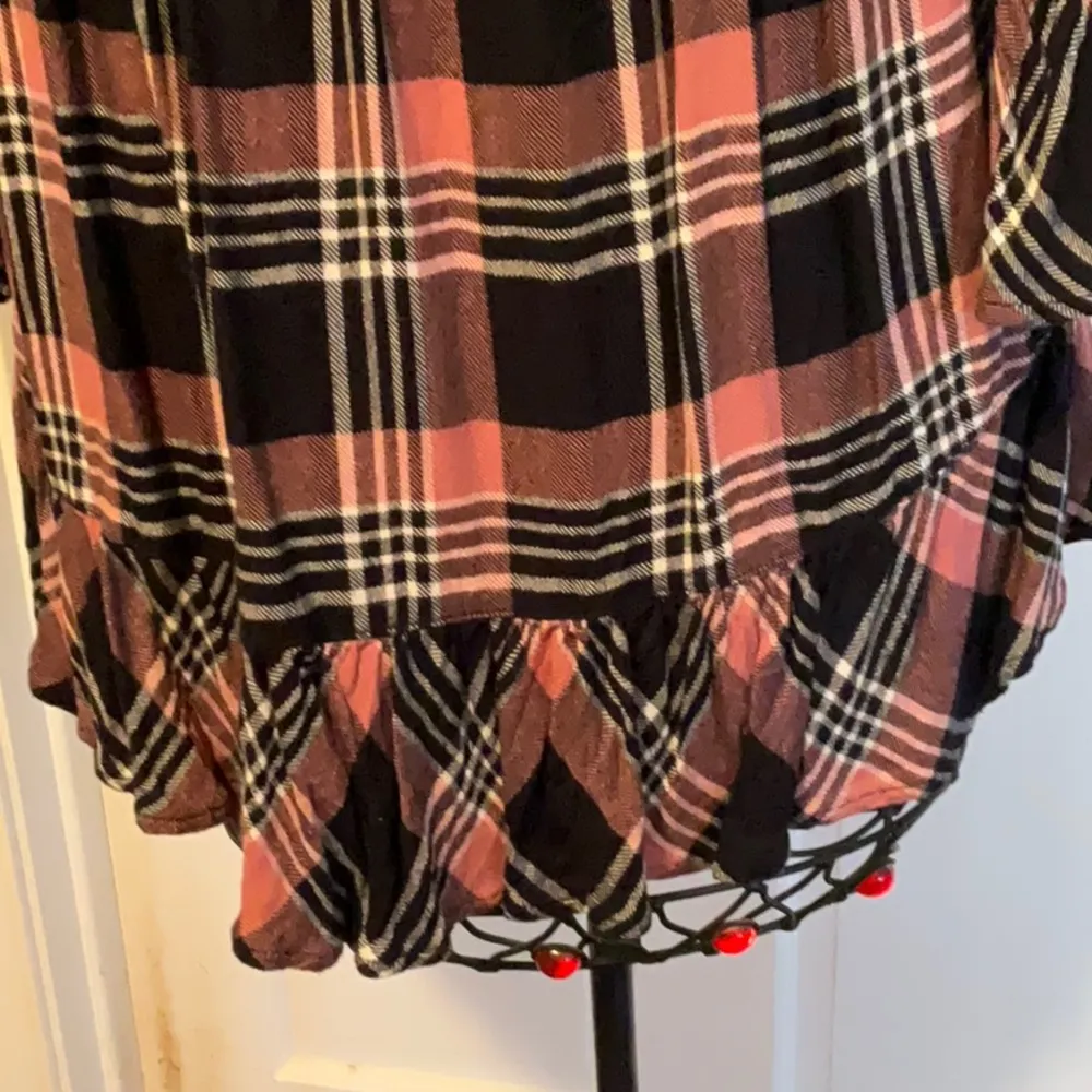 🍿🍿🍿BOGOHO🍿🍿🍿Plaid Women's Top in Pink and Black - Image 3
